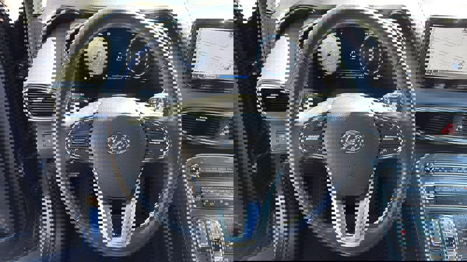 Used 2023 Hyundai Santa Fe SEL w/ Premium Package image 14