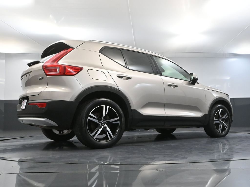 Used 2023 Volvo XC40 B5 Core image 50