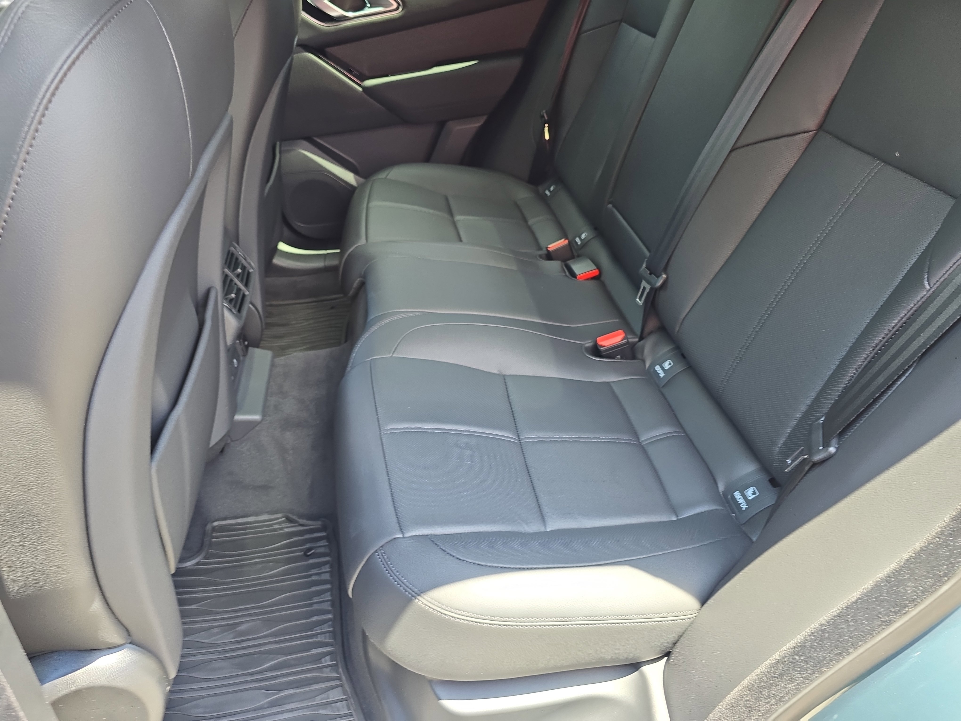 New 2026 Land Rover Range Rover Velar Dynamic SE image 14