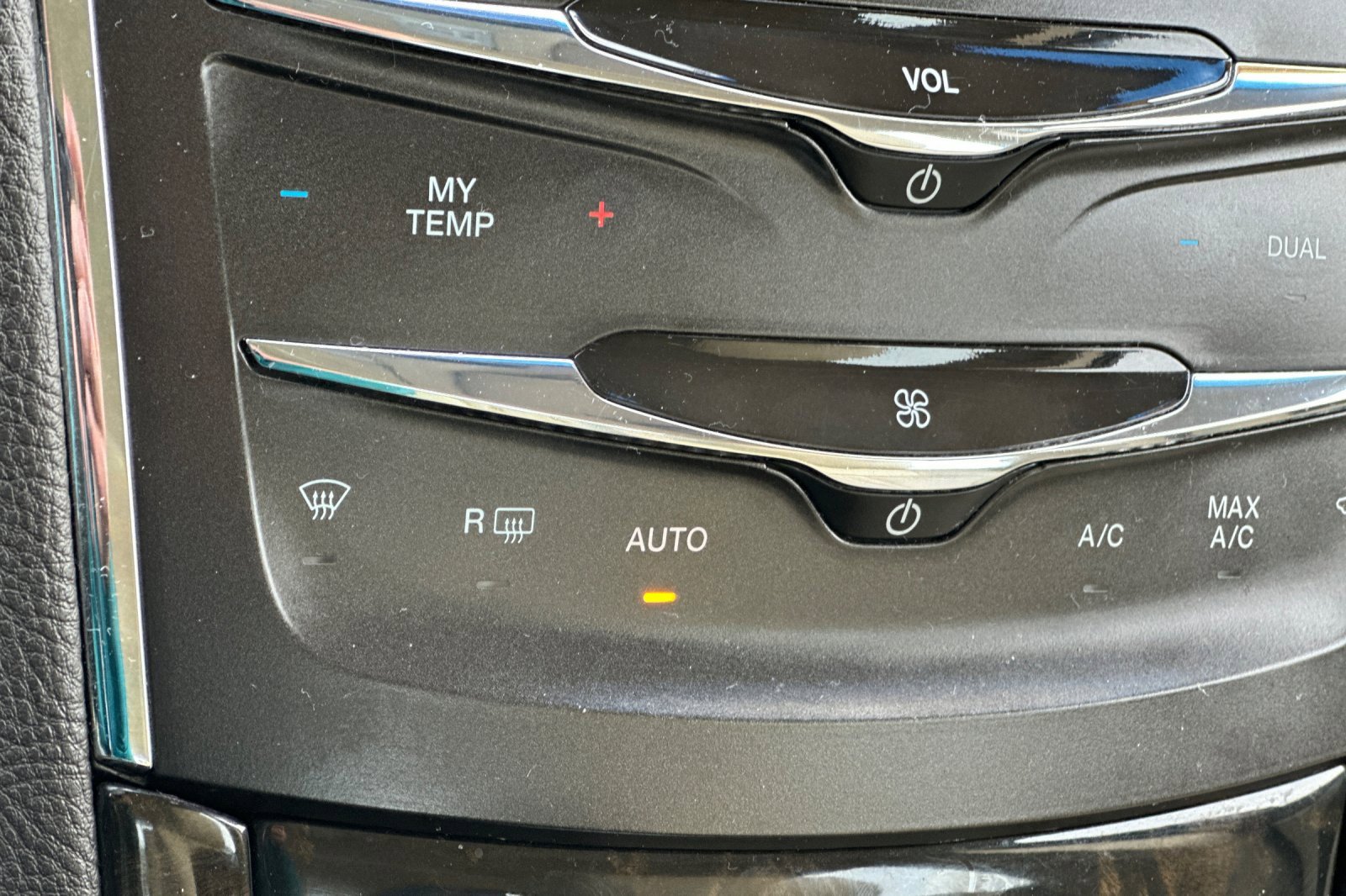 Used 2014 Lincoln MKS w/ Equipment Group 101A image 28