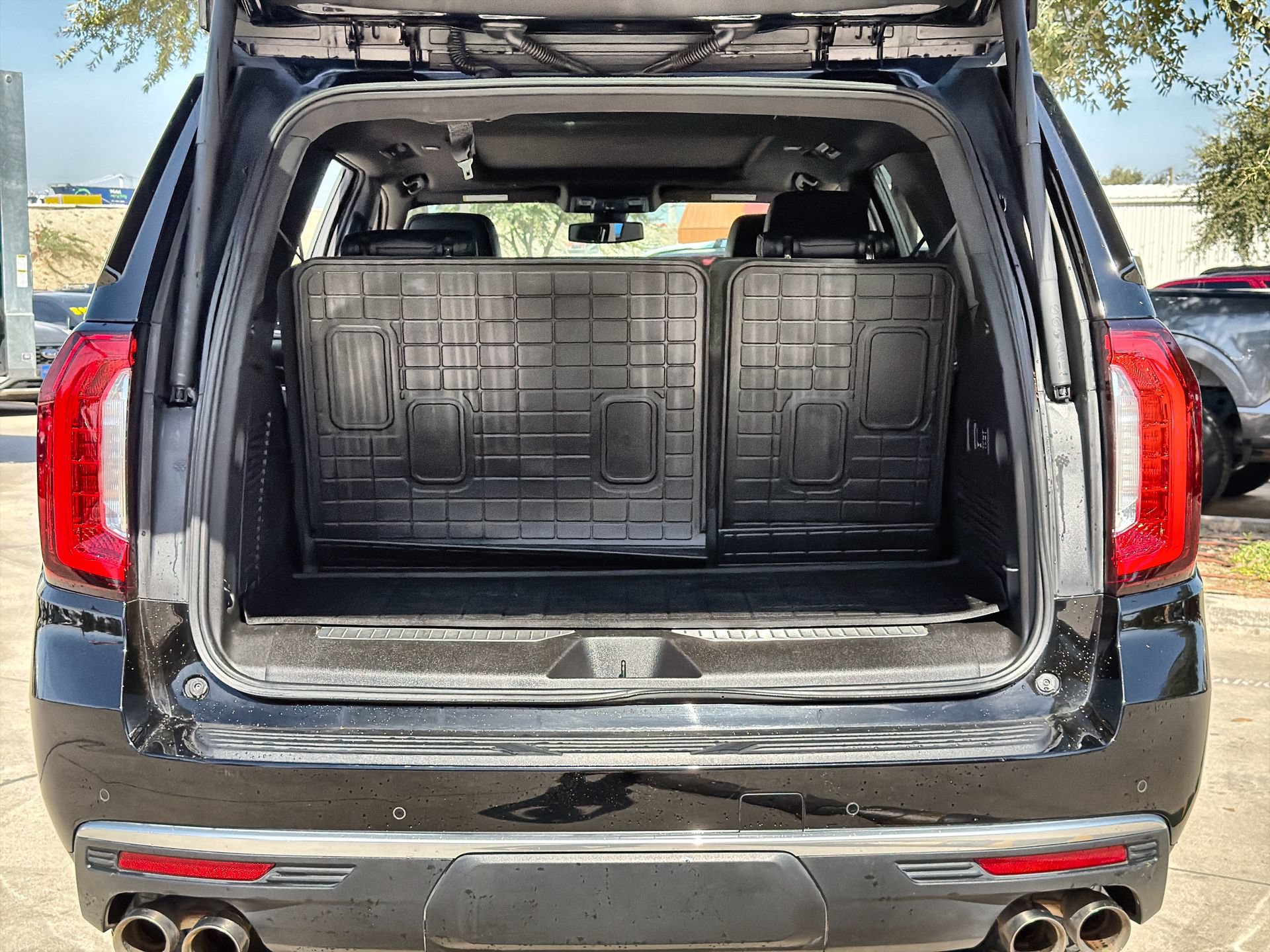 Used 2022 GMC Yukon Denali AWD/4WD image 25