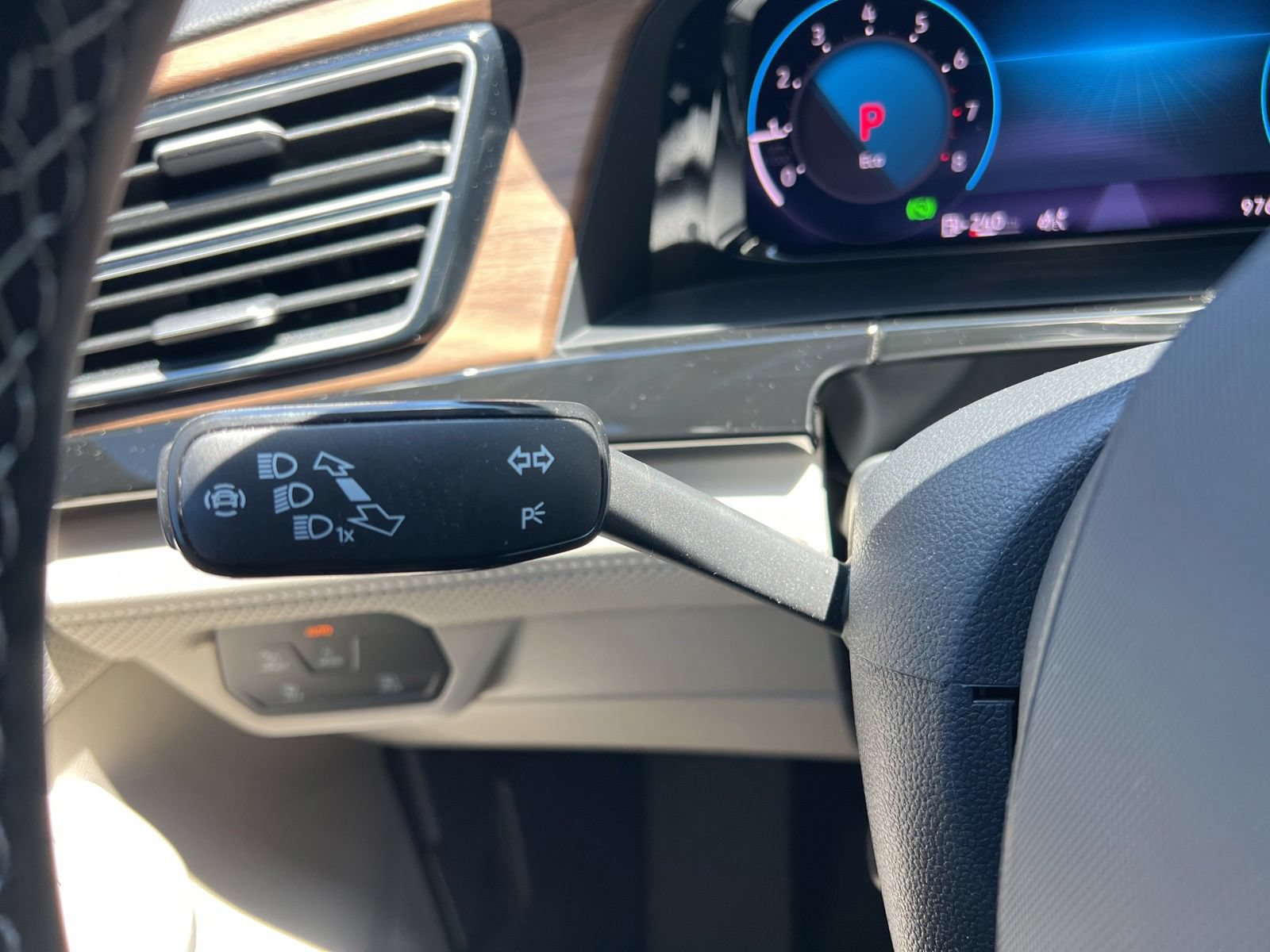 Certified 2026 Volkswagen Atlas SE FWD image 24