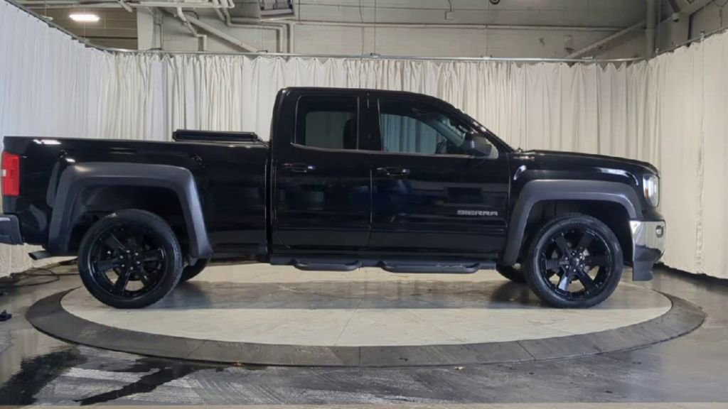 Used 2017 GMC Sierra 1500 SLE w/ SLE Value Package image 11