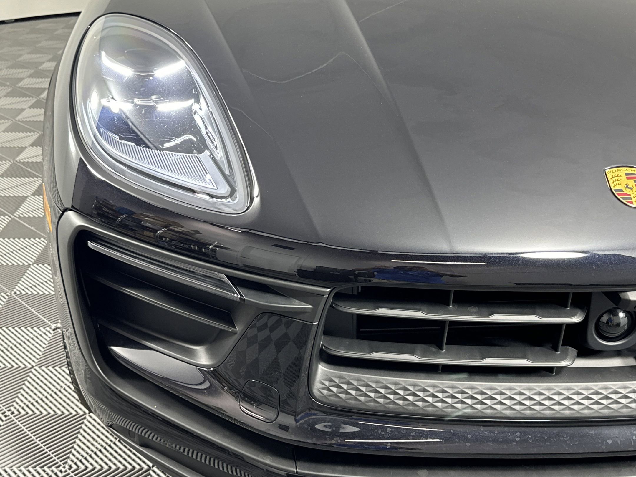 Certified 2025 Porsche Macan image 12