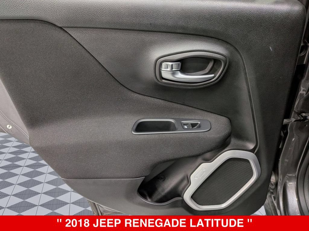 Used 2018 Jeep Renegade Latitude w/ Cold Weather Group AWD/4WD image 28