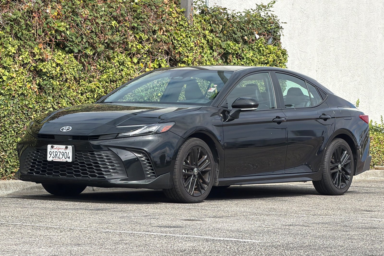 Used 2025 Toyota Camry SE FWD image 9