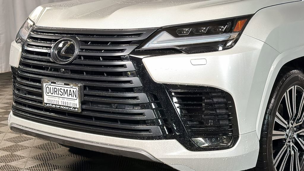 Used 2024 Lexus LX 600 4WD w/ Appearance Package image 3