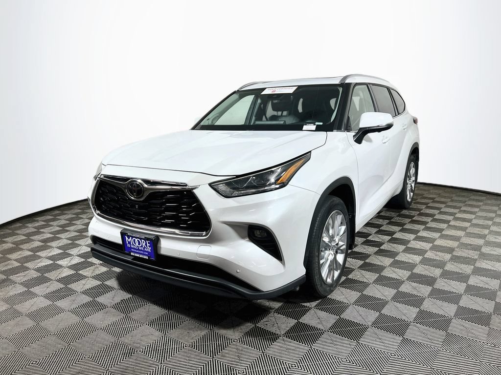 Certified 2023 Toyota Highlander Limited AWD/4WD image 3