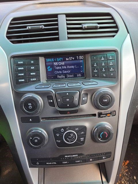 Used 2014 Ford Explorer XLT image 6