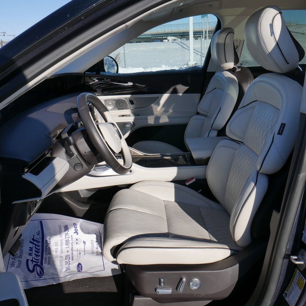 Used 2024 Lincoln Nautilus Black Label image 21