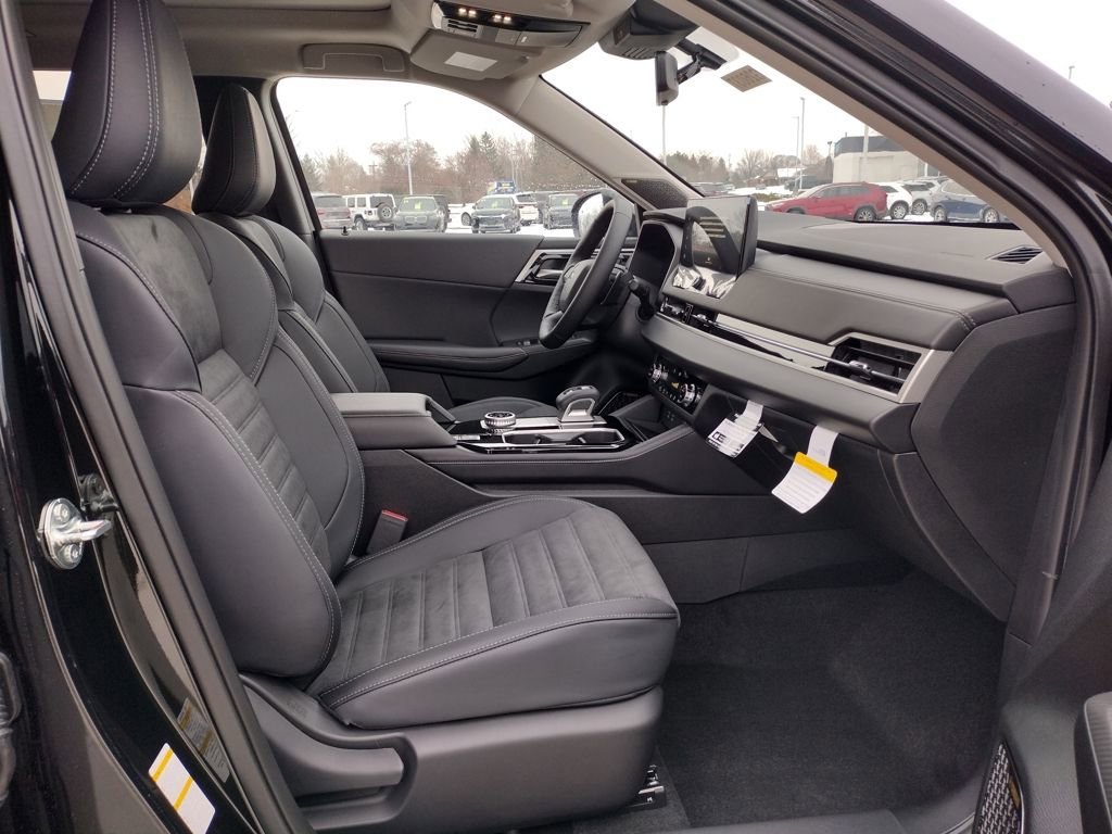 New 2026 Mitsubishi Outlander SE image 11