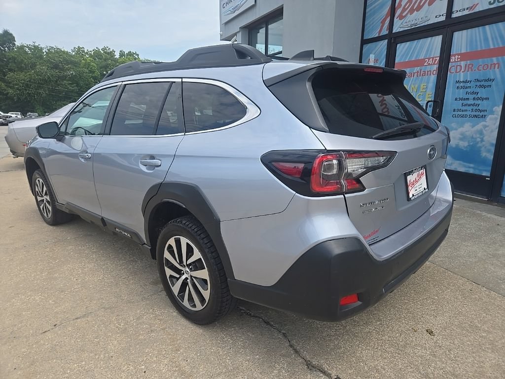 Used 2023 Subaru Outback Premium AWD/4WD image 9
