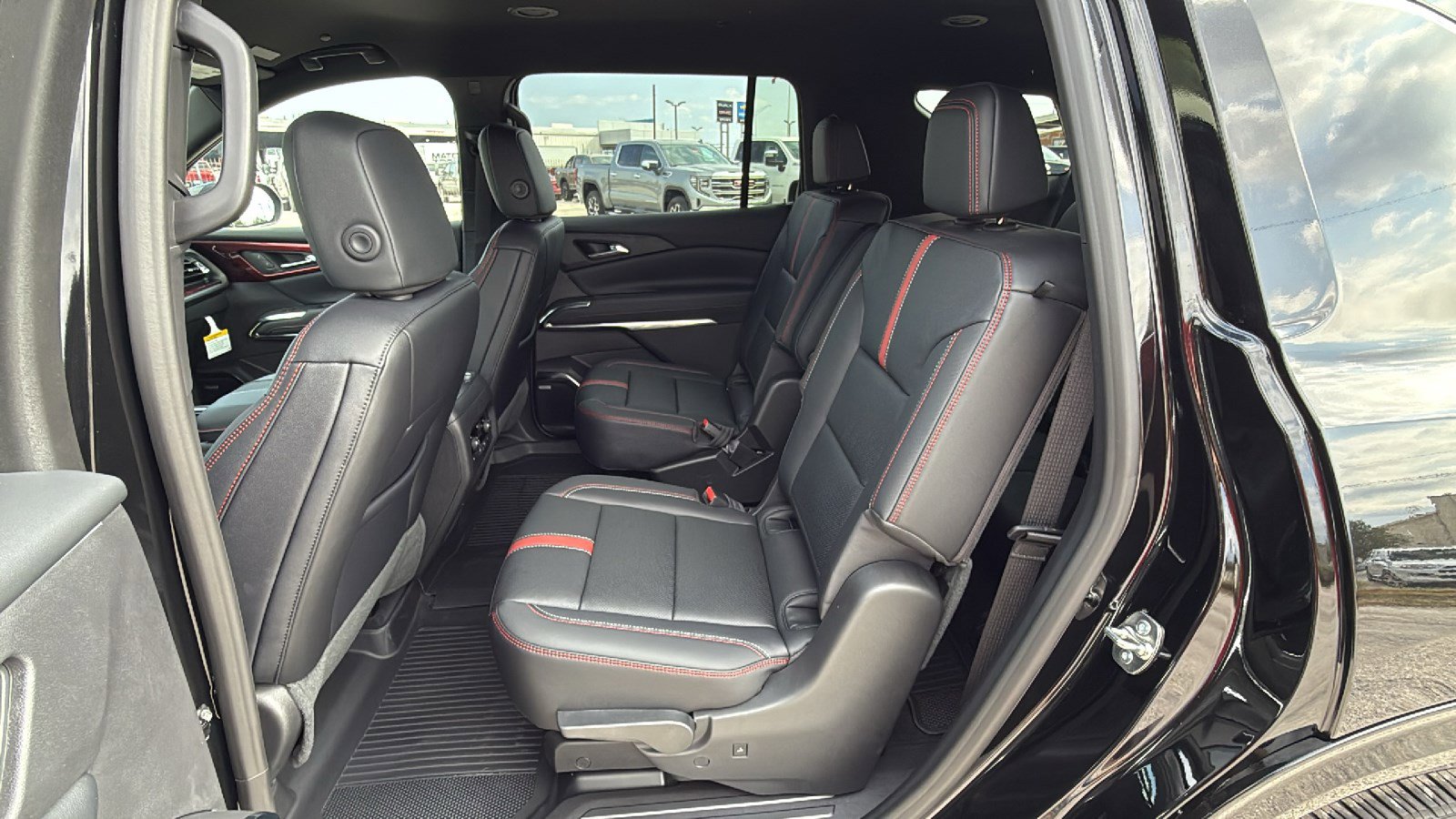 New 2026 Chevrolet Traverse RS image 14