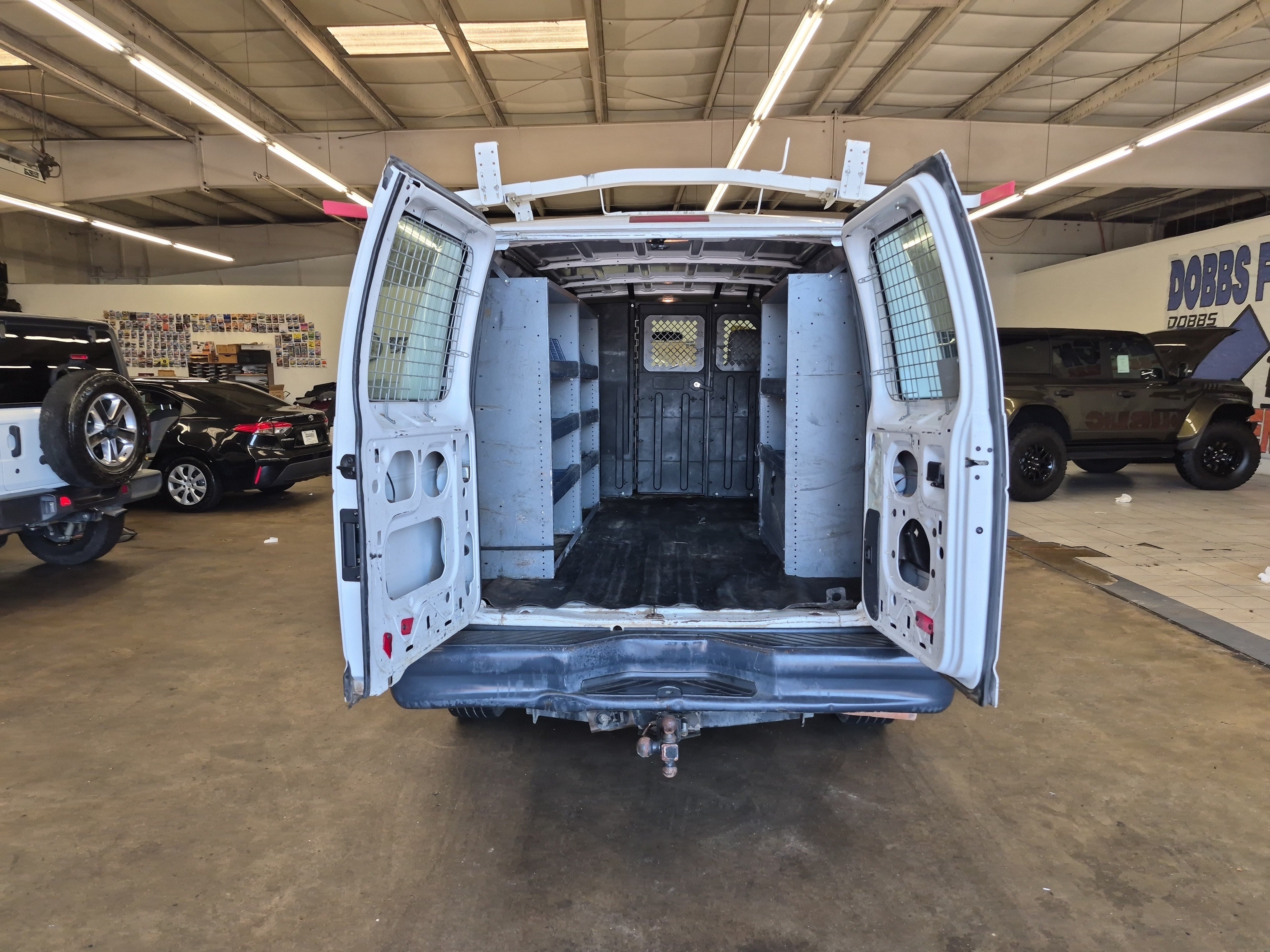 Used 2014 Ford E-250 and Econoline 250 RWD image 12