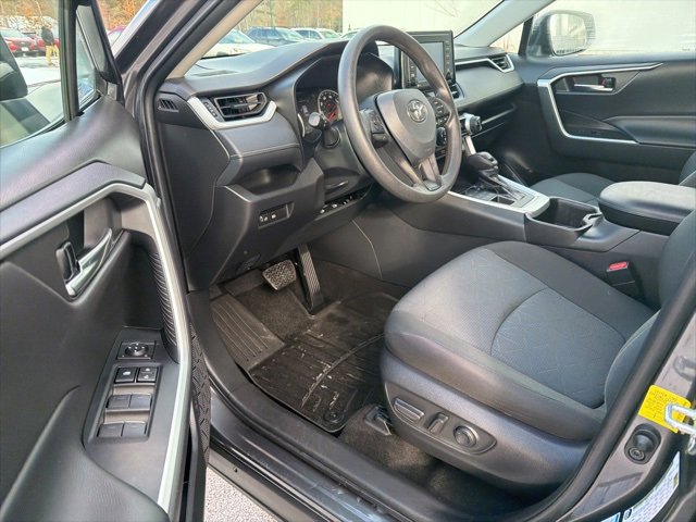 Used 2022 Toyota RAV4 XLE image 19