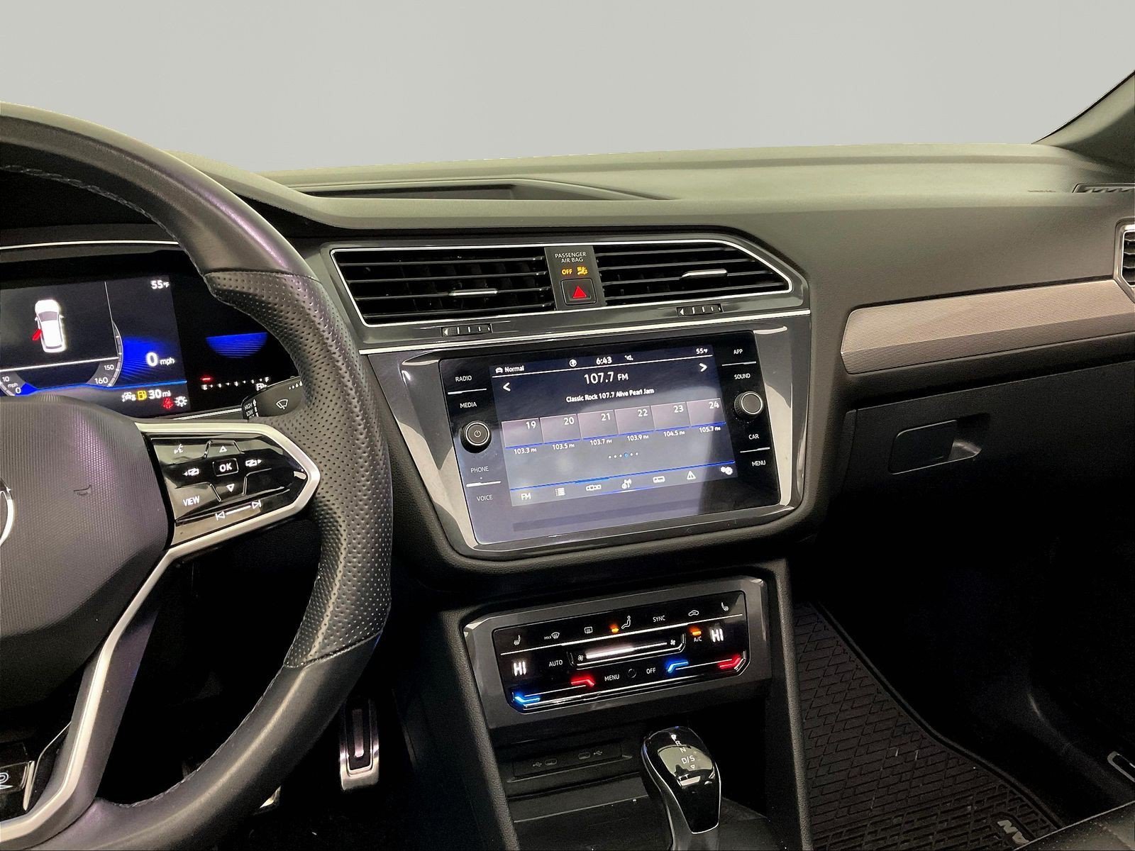 Used 2022 Volkswagen Tiguan SE R-Line AWD/4WD image 9