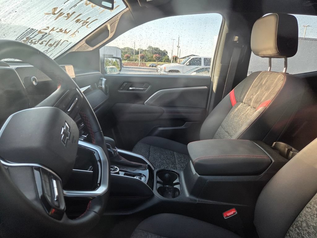 Used 2025 Chevrolet Colorado Z71 AWD/4WD image 6