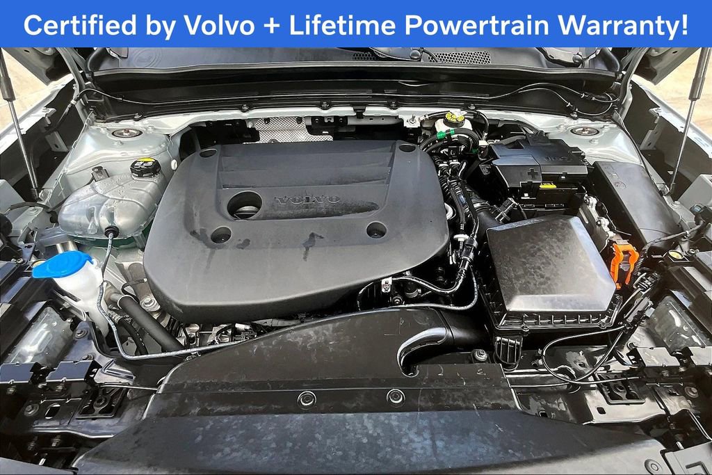 Certified 2025 Volvo XC40 B5 Core image 12