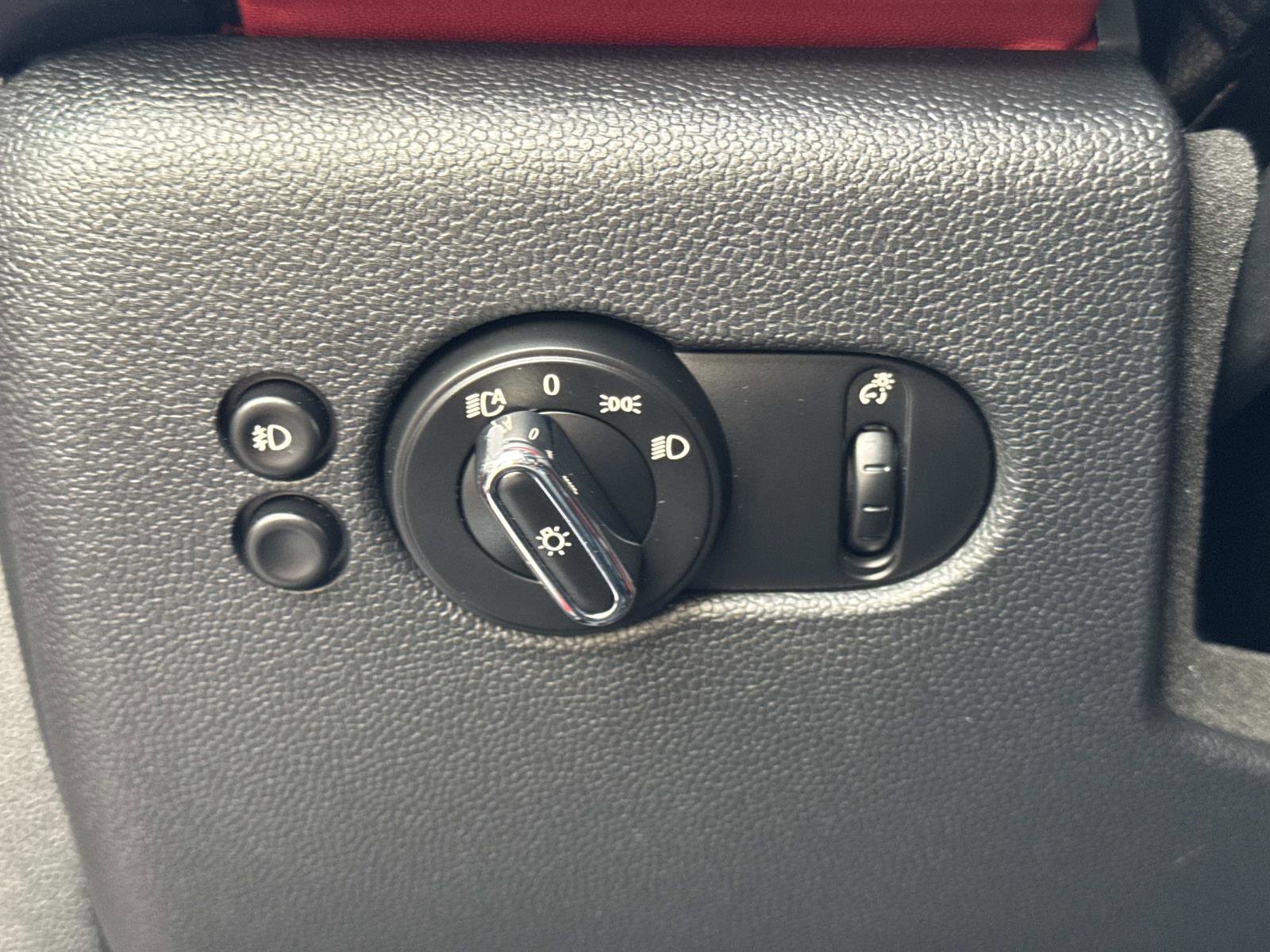 Used 2018 MINI Cooper S image 29