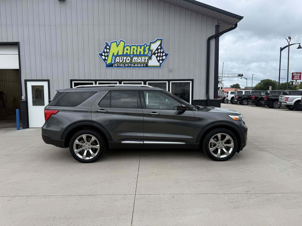 Used 2020 Ford Explorer Platinum w/ Premium Technology Package AWD/4WD image 7