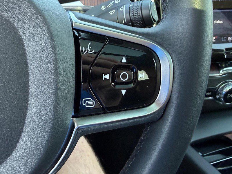 Used 2023 Volvo XC60 B6 Ultimate w/ Protection Package Premier image 19