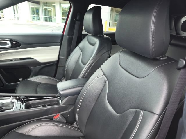 Used 2025 Jeep Compass Limited AWD/4WD image 10