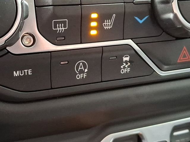 Used 2020 Jeep Wrangler Unlimited Sahara image 26