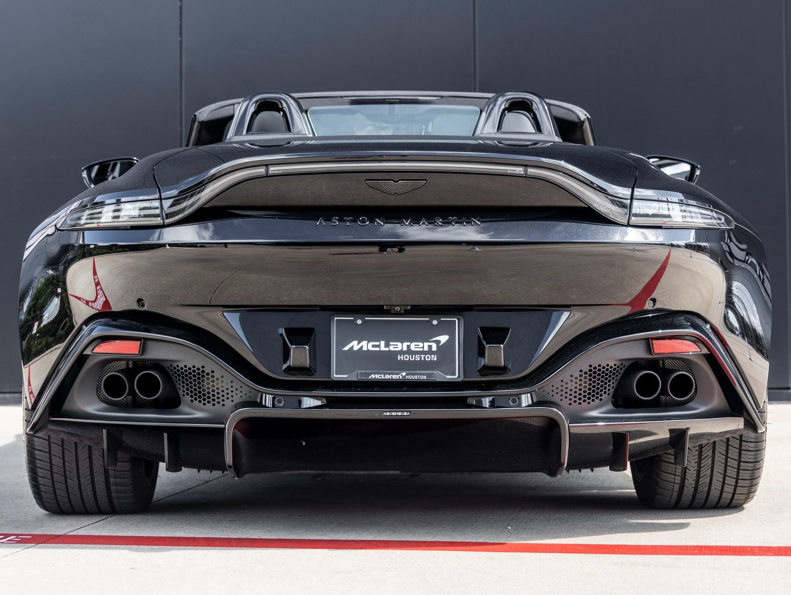 Used 2022 Aston Martin V8 Vantage Roadster RWD image 8