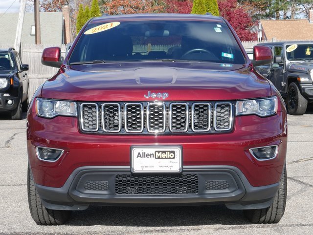 Used 2021 Jeep Grand Cherokee Laredo image 2