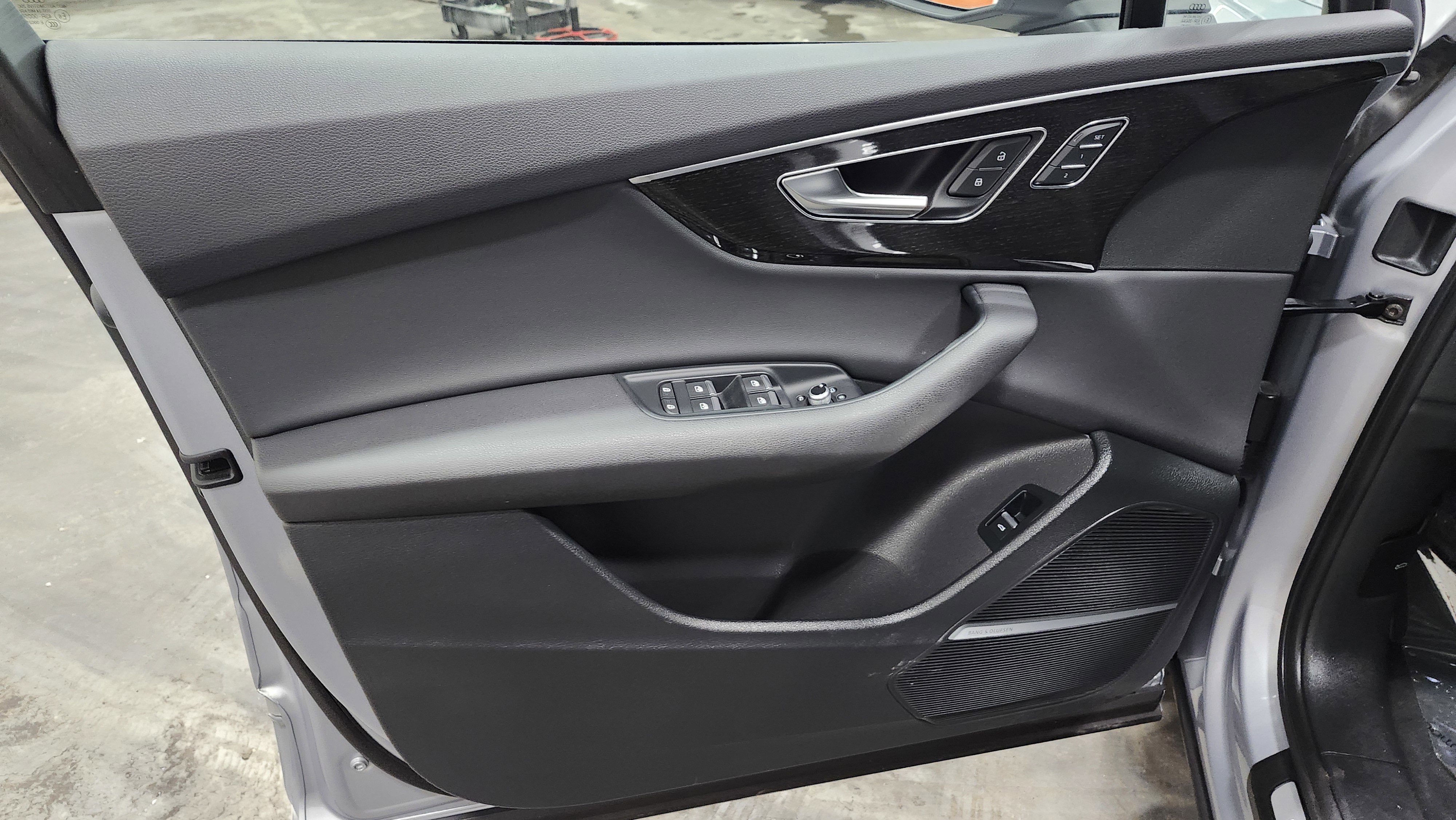 Used 2022 Audi Q7 Premium Plus w/ Premium Plus Package image 28