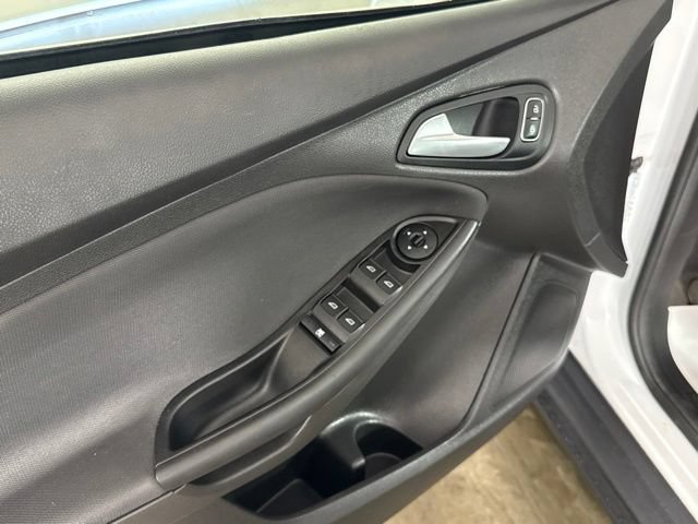 Used 2018 Ford Focus SE FWD image 13