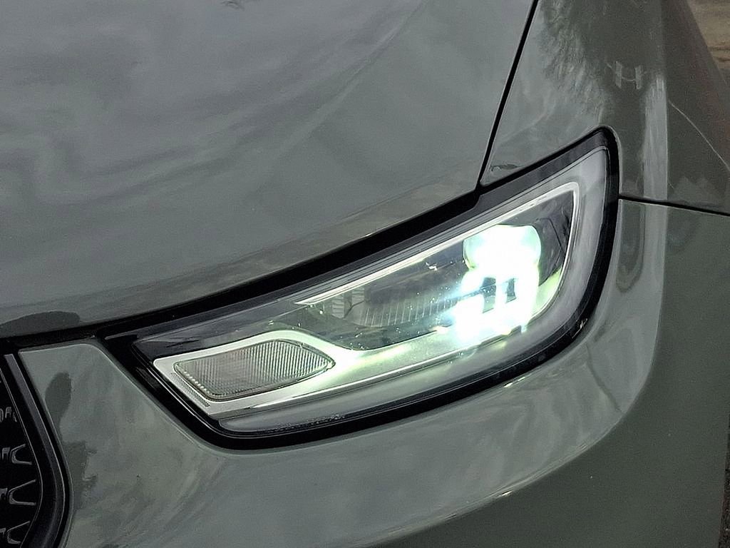 Used 2025 Chrysler Pacifica Limited FWD image 9