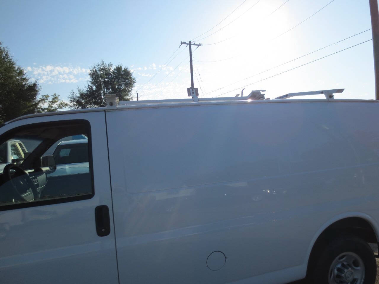 Used 2015 Chevrolet Express 2500 RWD image 9