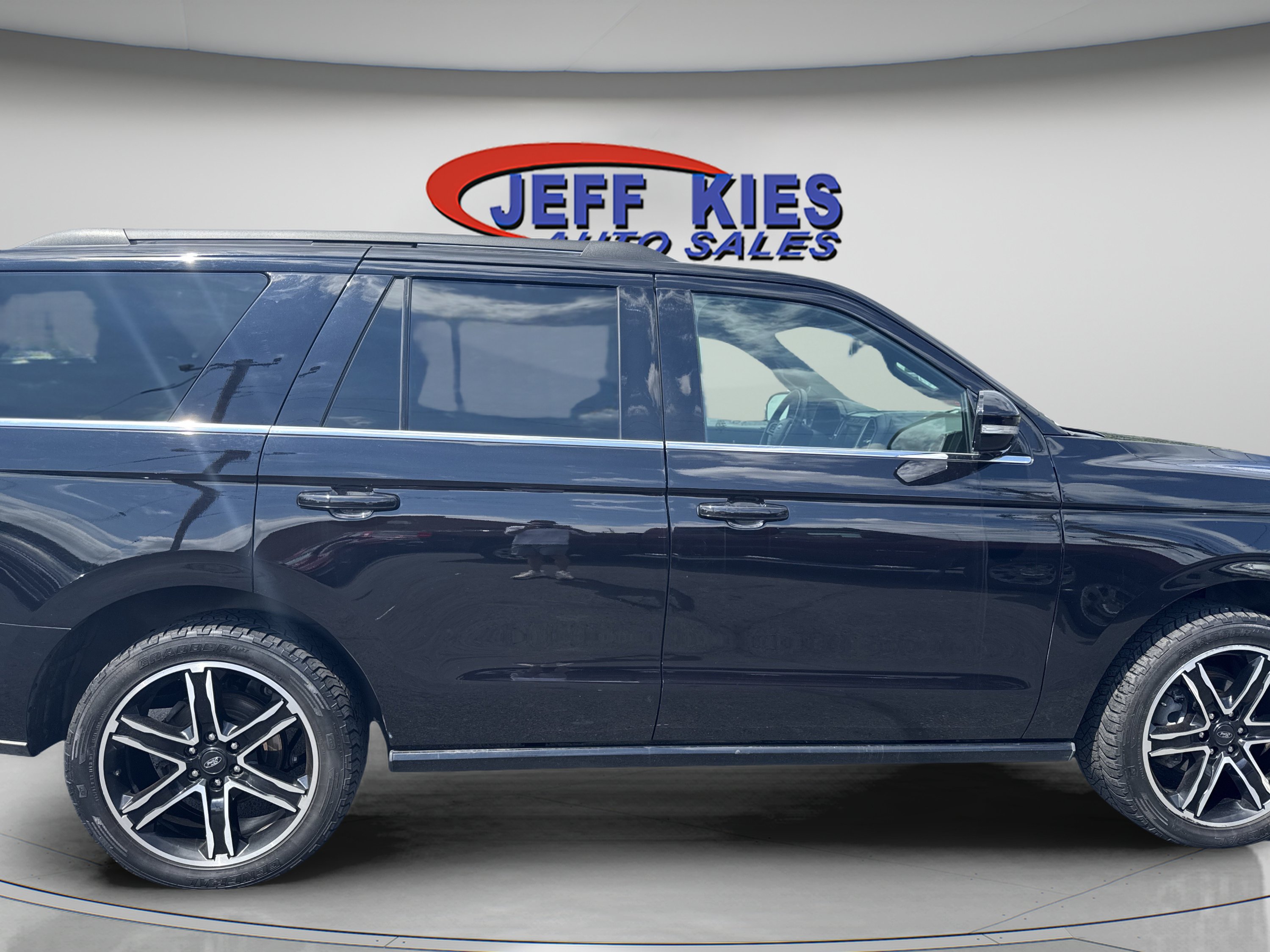 Used 2021 Ford Expedition Limited AWD/4WD image 8