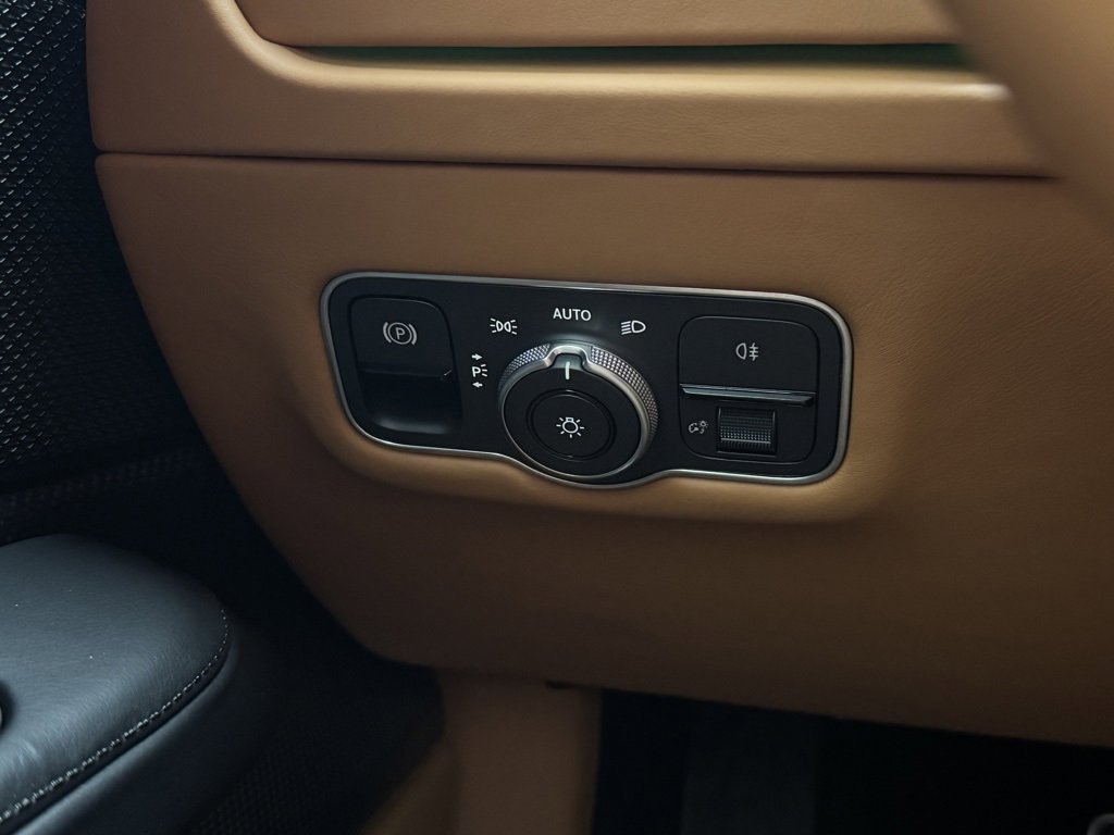 Used 2025 Aston Martin DB12 Coupe image 20