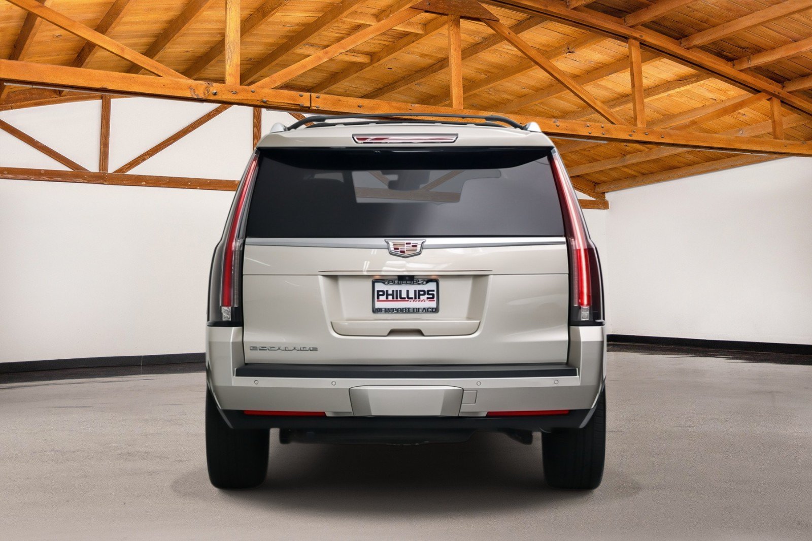 Used 2017 Cadillac Escalade Premium Luxury AWD/4WD image 4