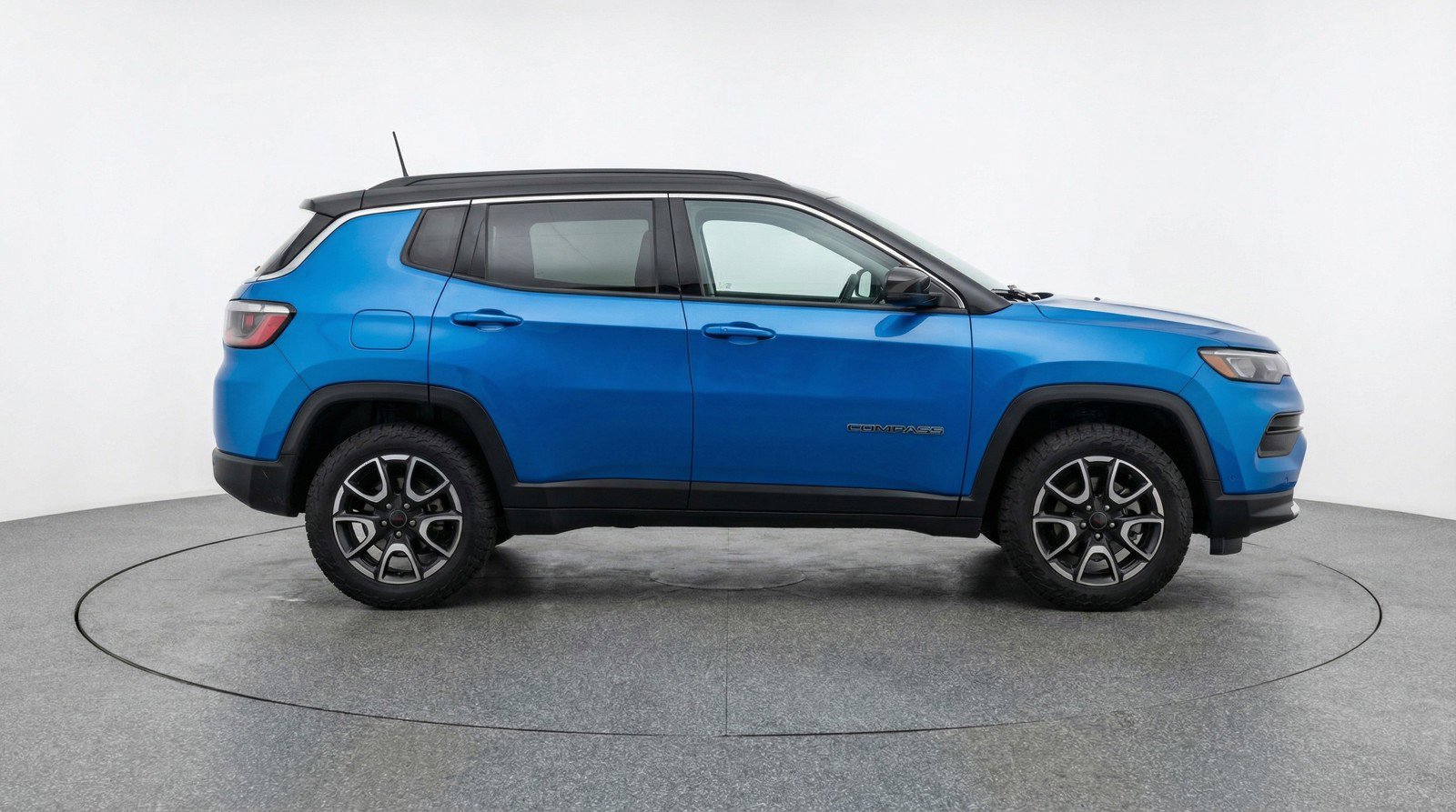 Used 2025 Jeep Compass Trailhawk AWD/4WD image 11