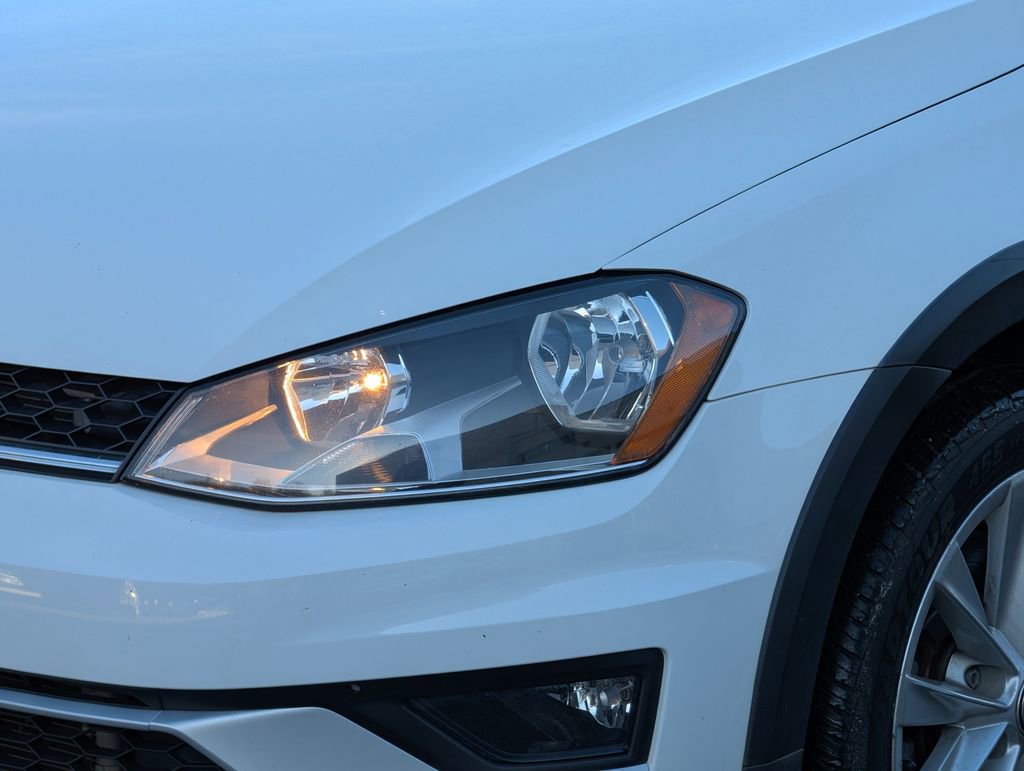 Used 2017 Volkswagen Golf Alltrack SE image 8