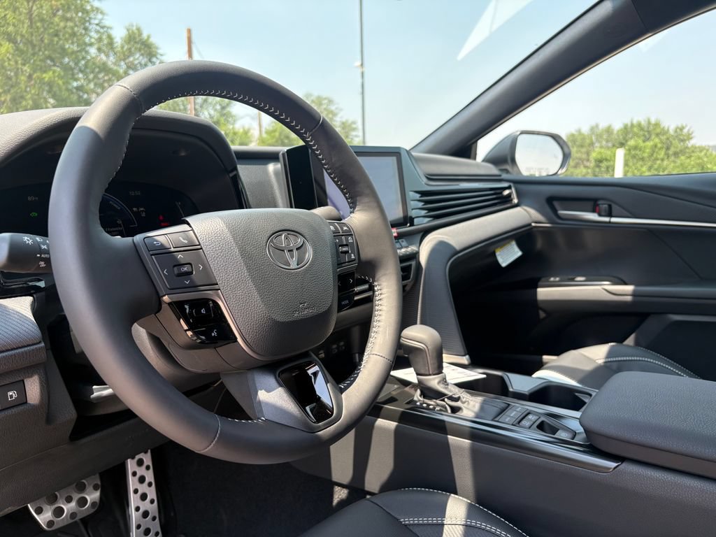 New 2026 Toyota Camry Hybrid FWD image 12