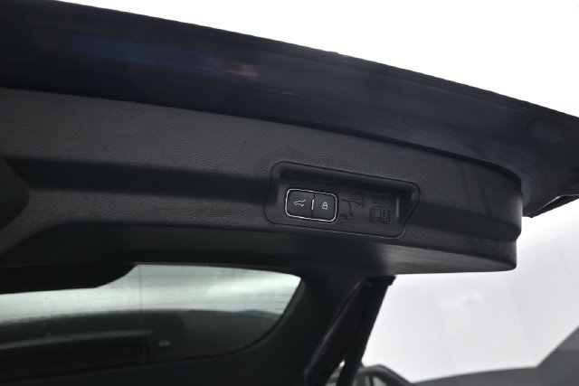 Used 2024 Ford Explorer XLT AWD/4WD image 7