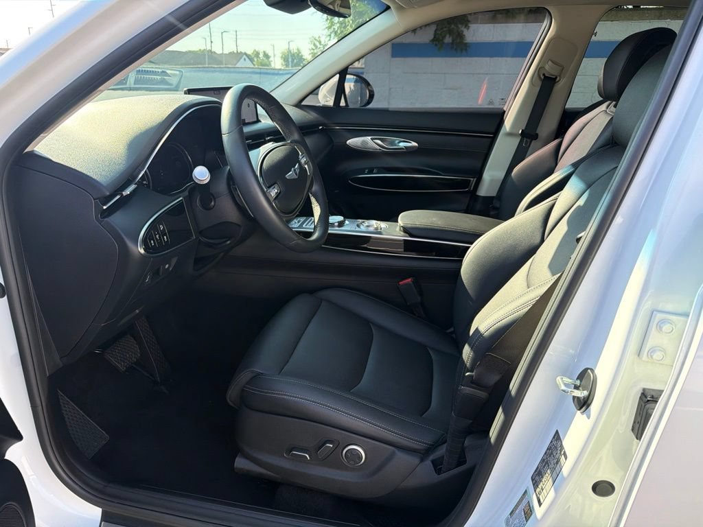 Used 2022 Genesis GV70 2.5T AWD/4WD image 16