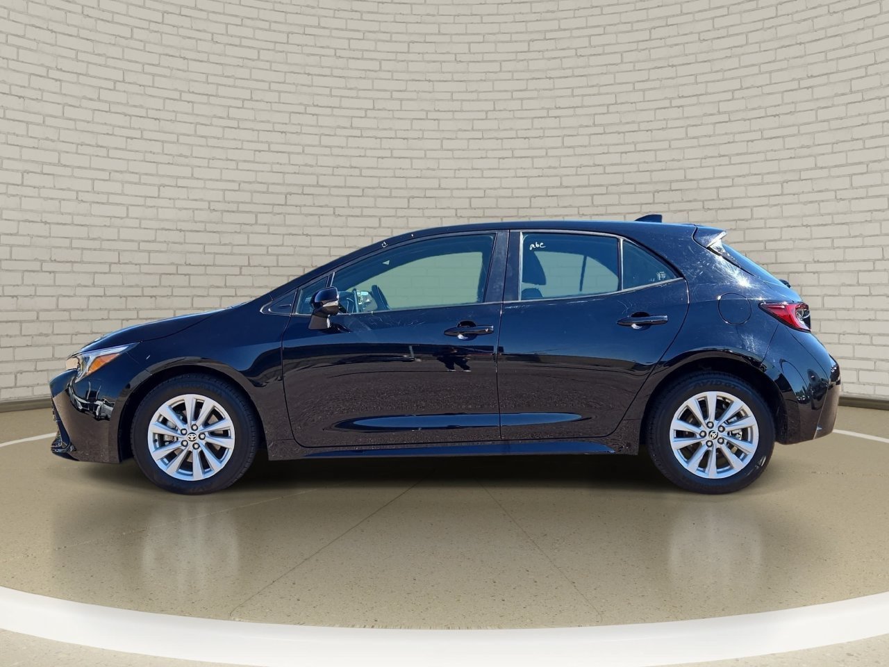 Used 2026 Toyota Corolla SE FWD image 9