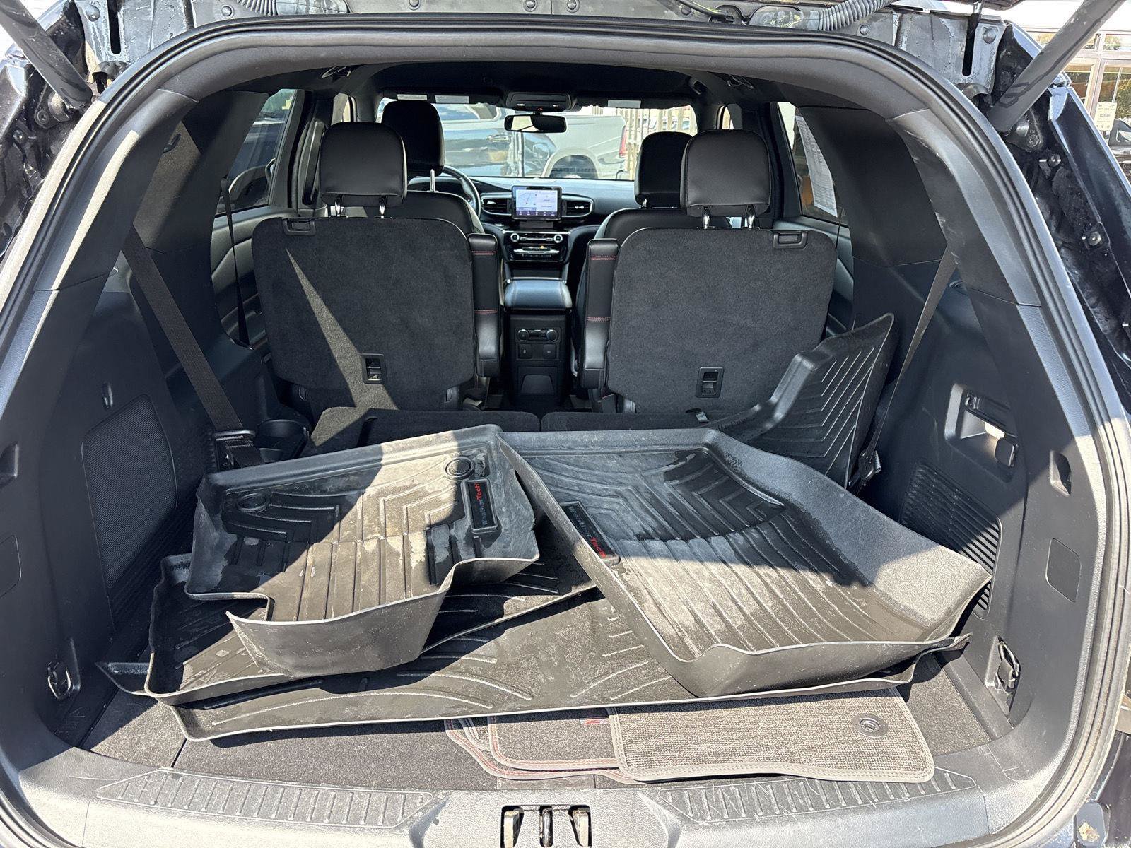 Used 2023 Ford Explorer ST-Line AWD/4WD image 12