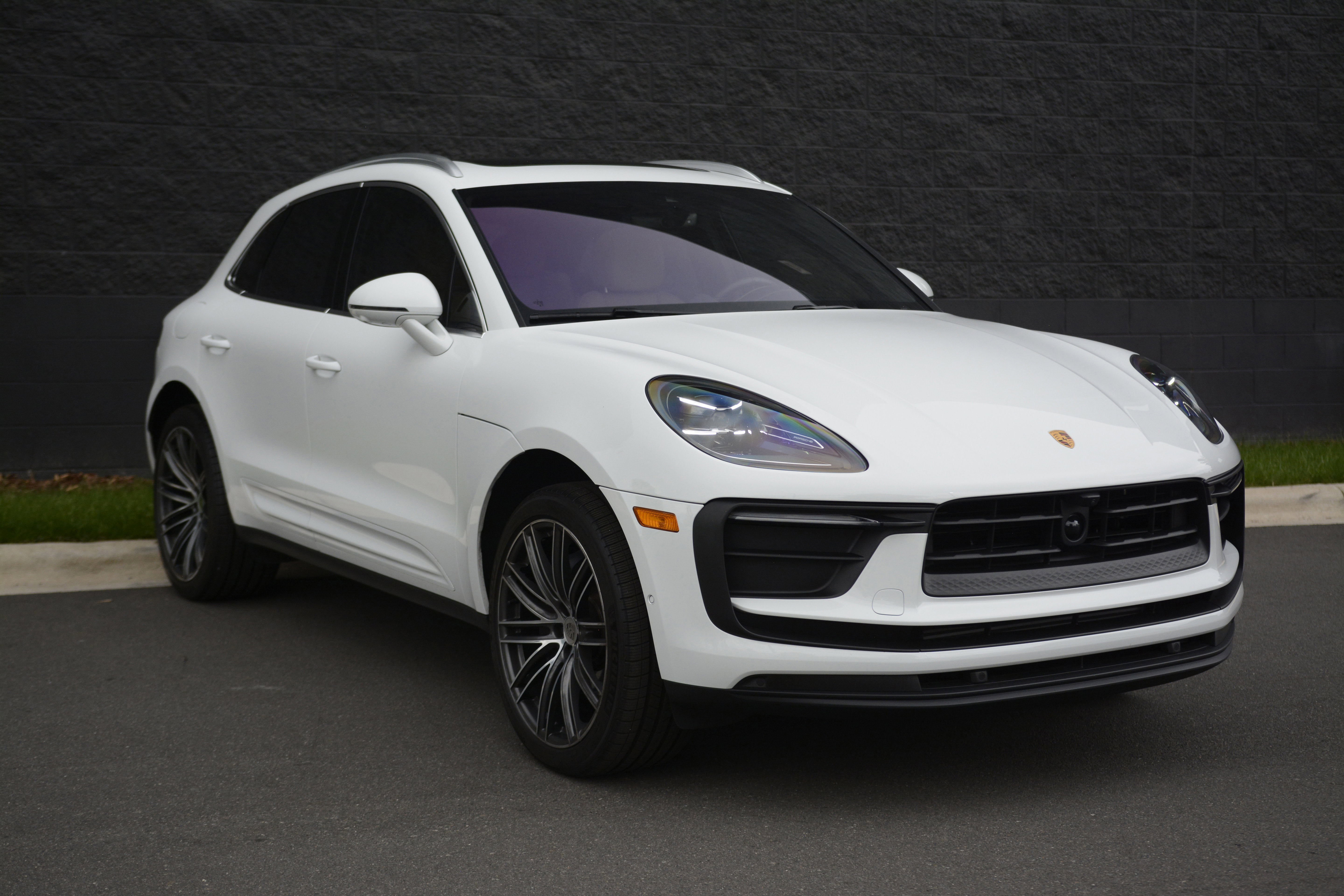 Certified 2026 Porsche Macan AWD/4WD image 9