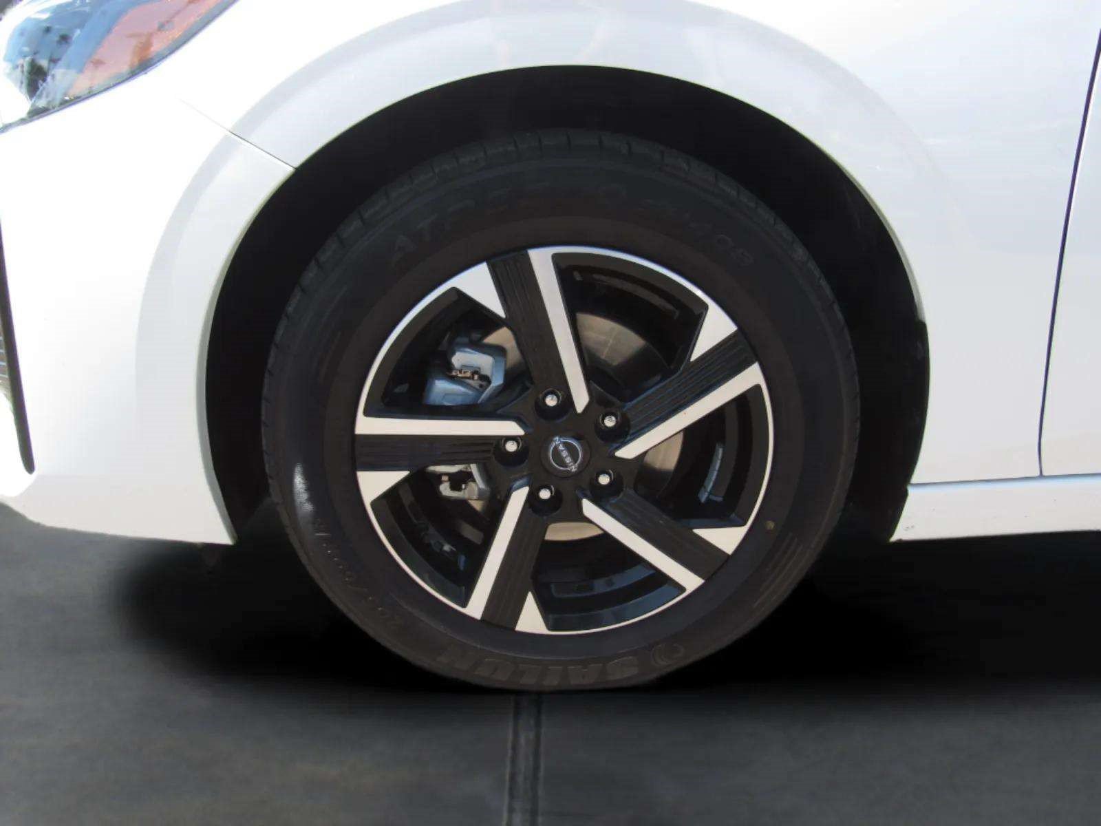 Used 2024 Nissan Sentra SV FWD image 4