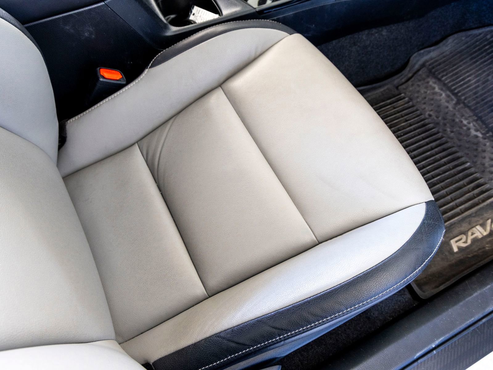 Used 2018 Toyota RAV4 Limited w/ Advanced Technology Package image 30