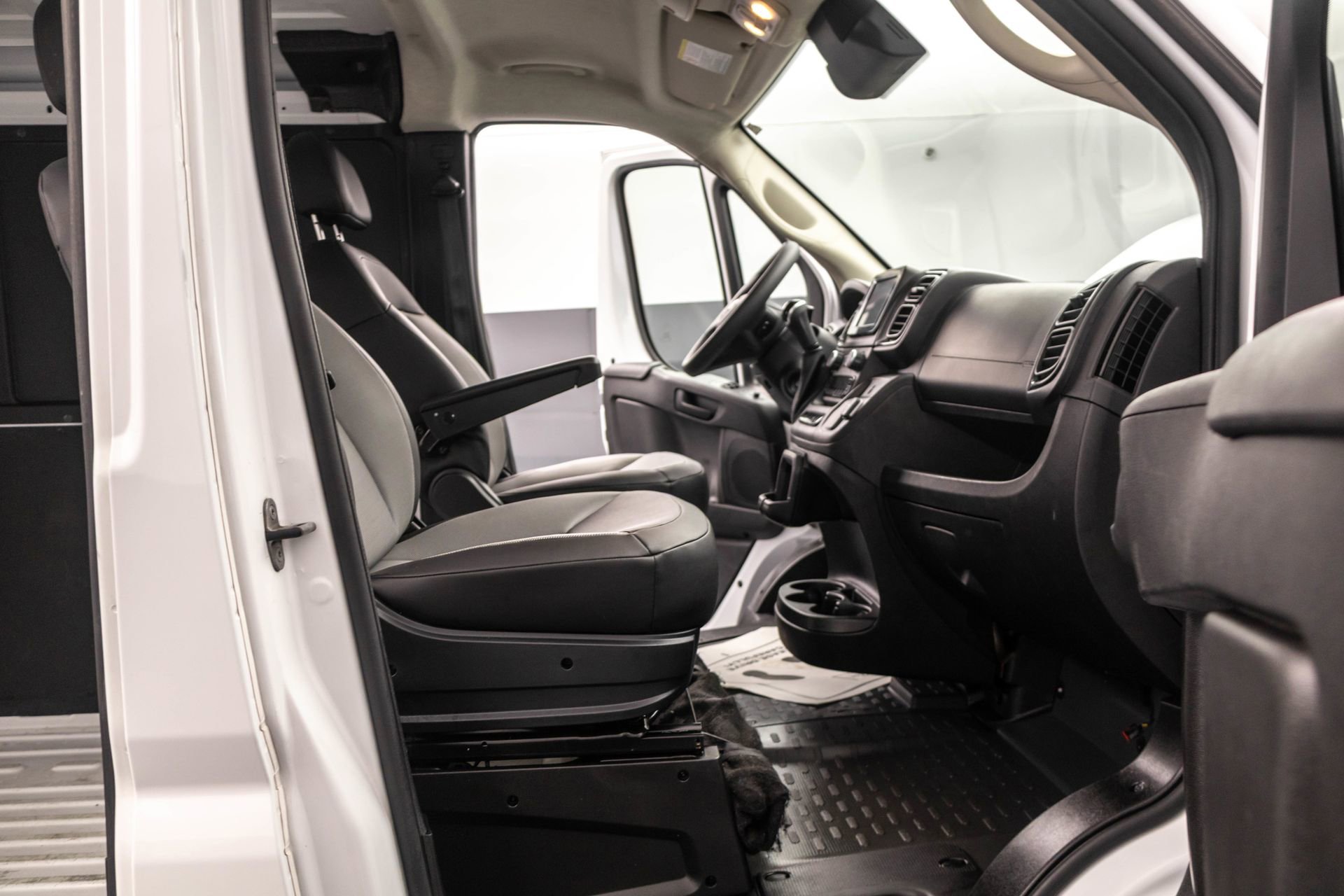 Used 2025 RAM ProMaster 2500 w/ Convenience Group FWD image 34