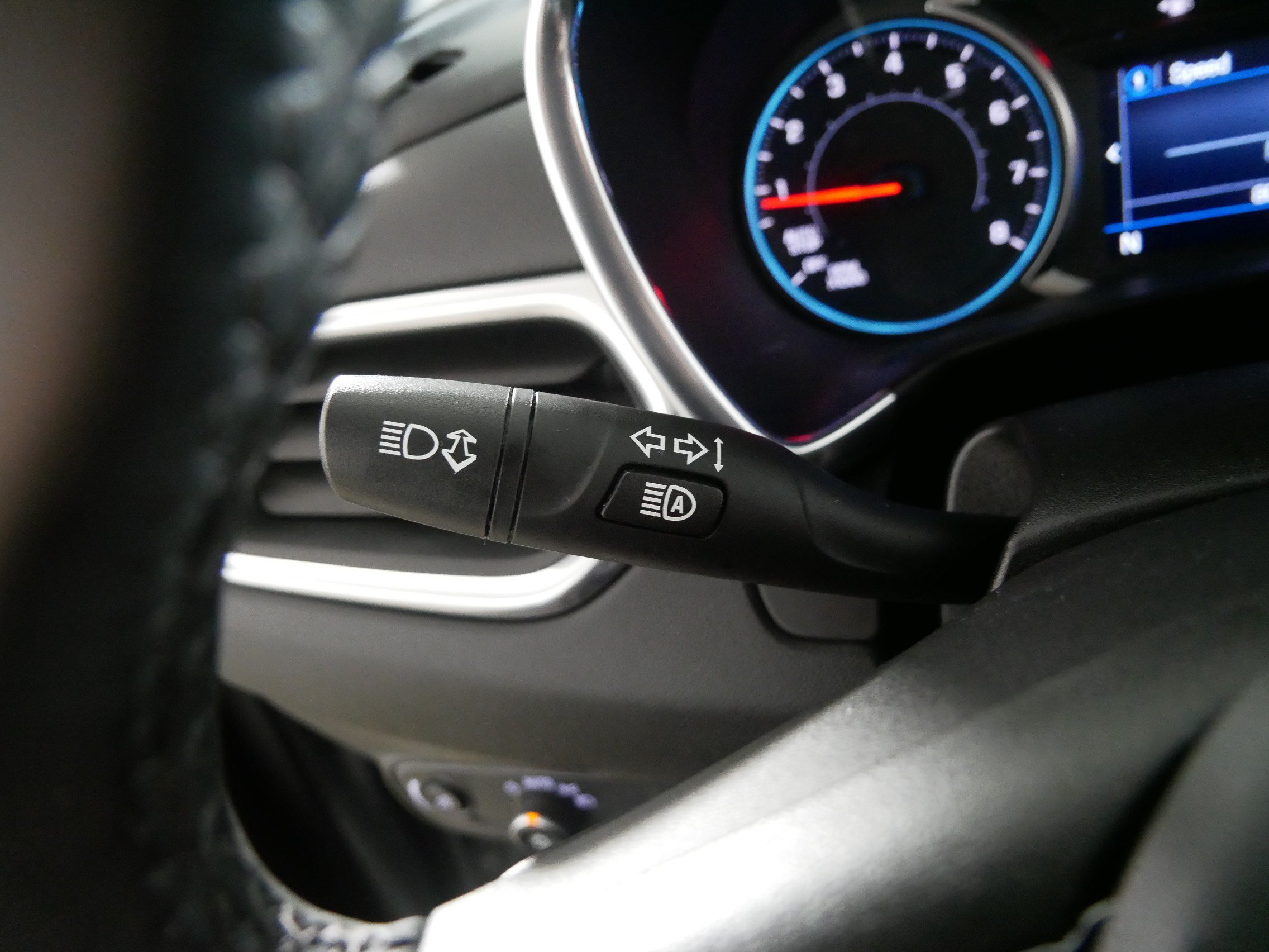 Used 2024 Chevrolet Equinox LT AWD/4WD image 32
