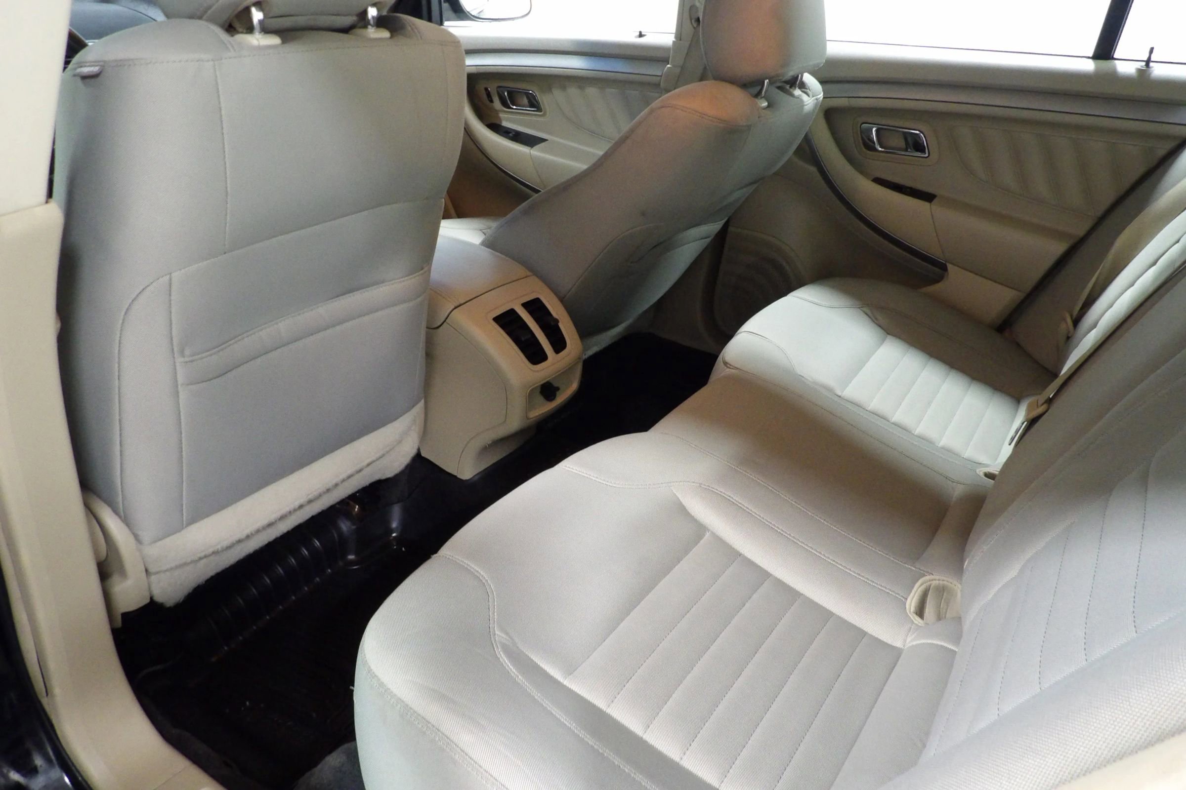 Used 2017 Ford Taurus SE image 10