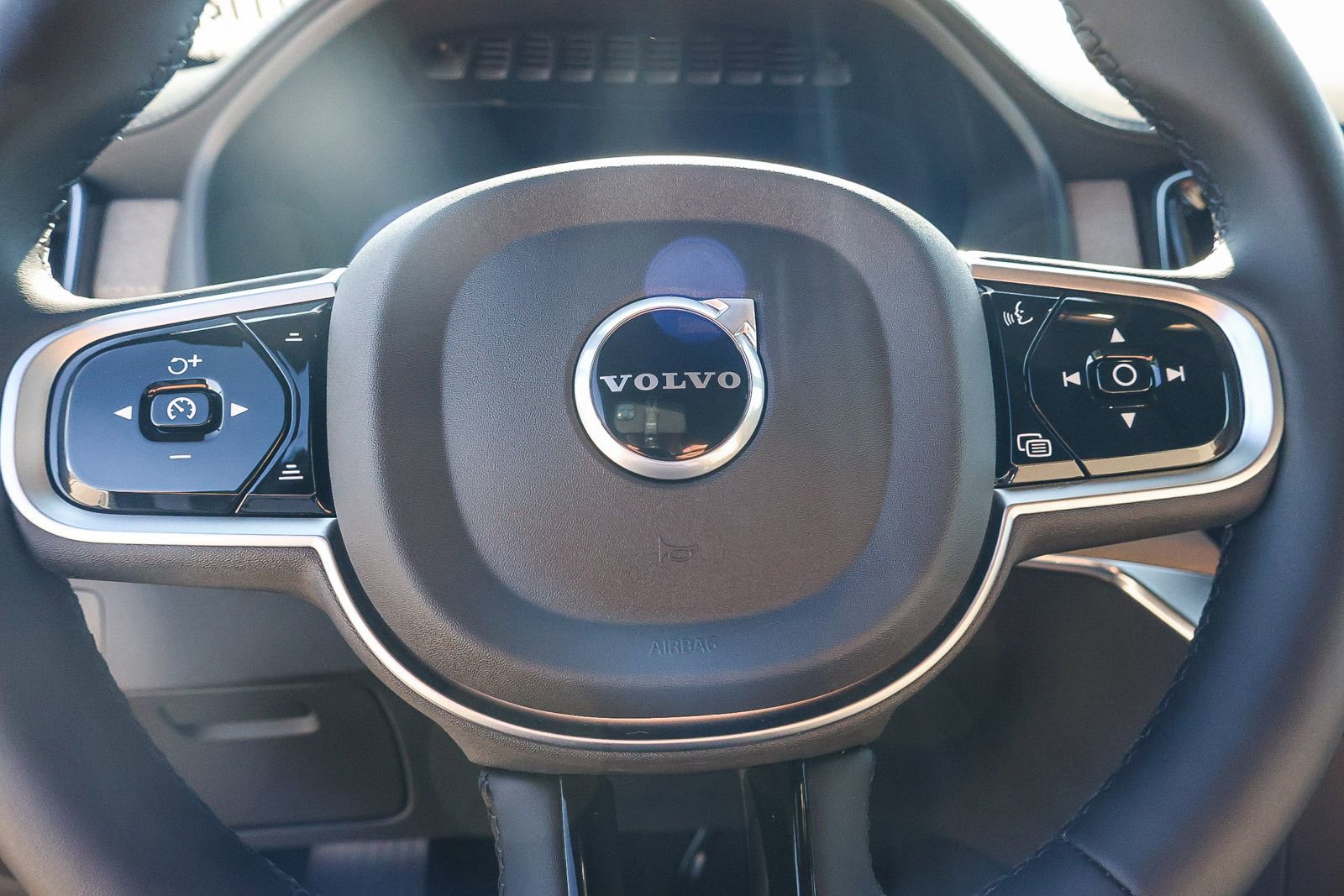 New 2026 Volvo XC90 B6 Ultra w/ Protection Package image 38